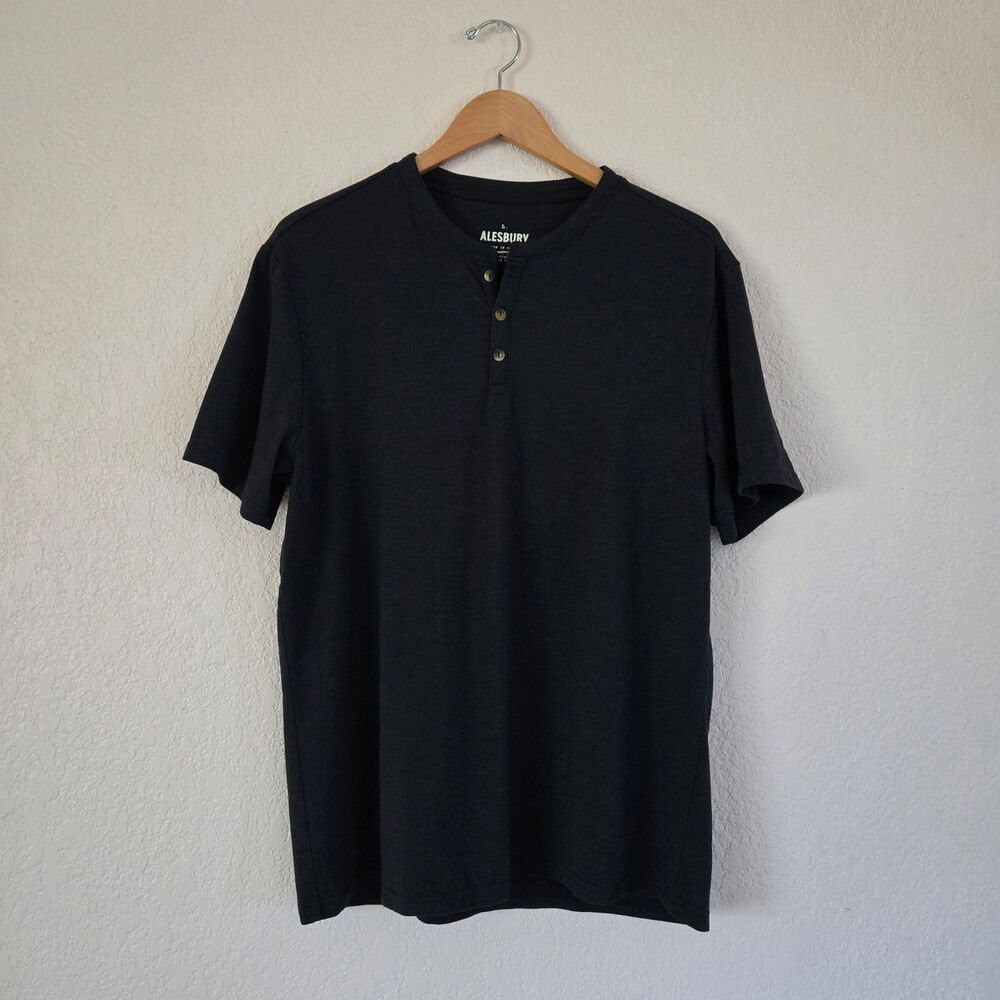 Alesbury Men's T-Shirt with Buttons Size Large